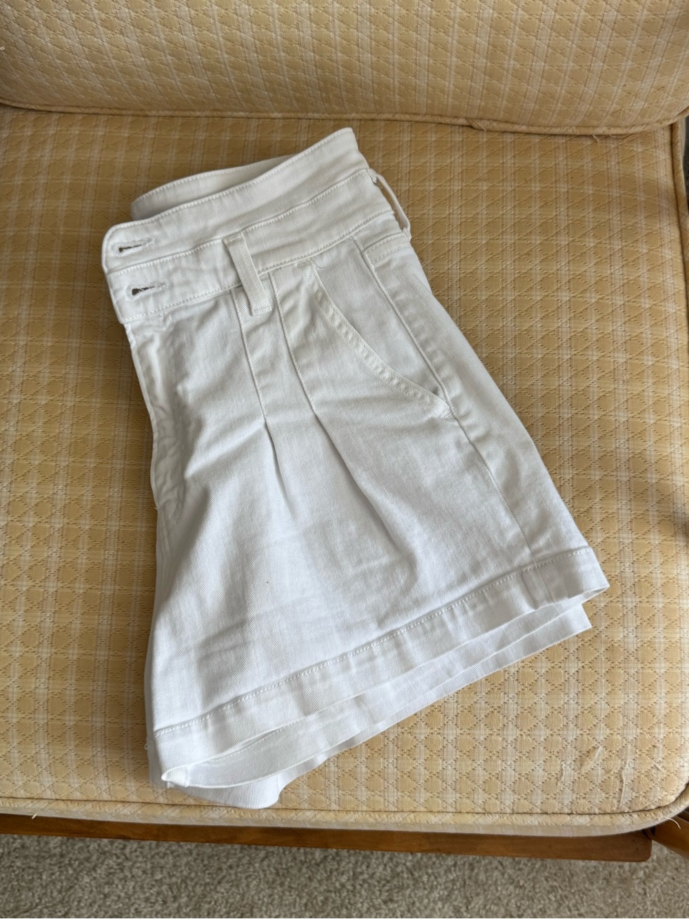 🔹 Veronica Beard Jaylen High Rise Pleated White Denim Shorts | Size 28 - Picture 8 of 10